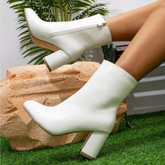 FASHION NOVA SIDE ZIP CHUNKY HEELED CLASSIC BOOTS - Picture 16 of 16